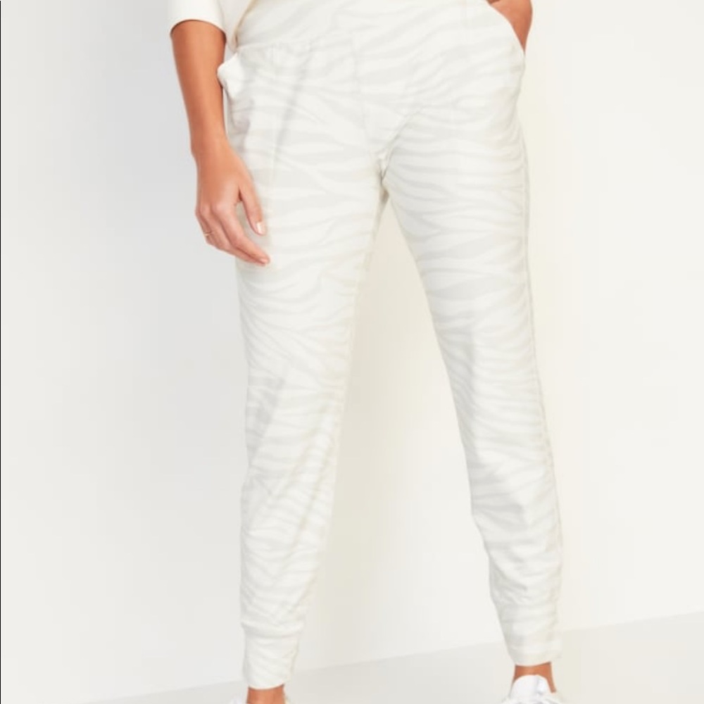 2/$25 Old Navy High waisted Powersoft 7/8 Length Jogger Size Medium - Tall